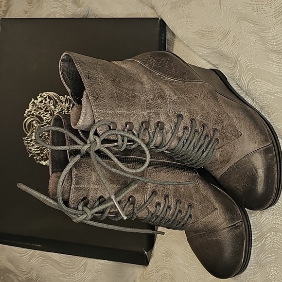 Vincent Camuto lace up vc sunglasses boot womans size 6 very good condition - Picture 2 of 6